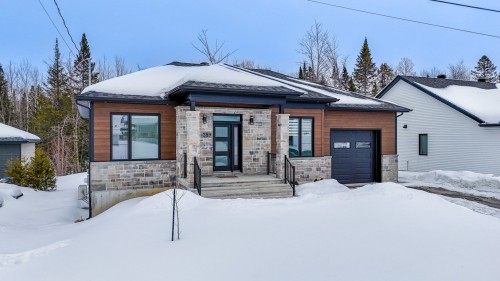 289 Rue des Genévriers  Magog, QC J1X 8B7