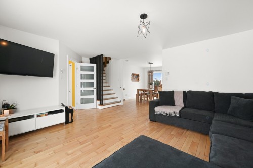 Salon - 298 Rue Provost, Napierville, QC - Indoor Photo Showing Living Room