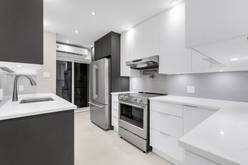 Cuisine - 2-6585 Rue Garnier, Montréal (Rosemont/La Petite-Patrie), QC - Indoor Photo Showing Kitchen With Upgraded Kitchen