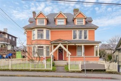 1418 Fernwood Rd  Victoria, BC V8V 4P7