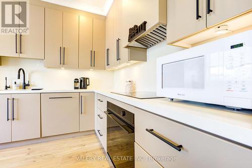 3553 Jorie Crescent, Mississauga, ON - Indoor Photo Showing Kitchen