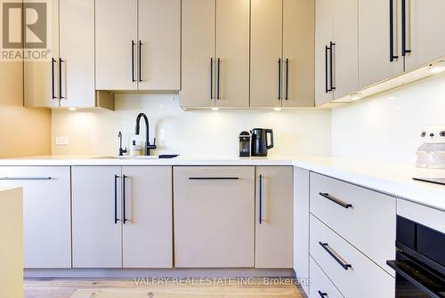 3553 Jorie Crescent, Mississauga, ON - Indoor Photo Showing Kitchen