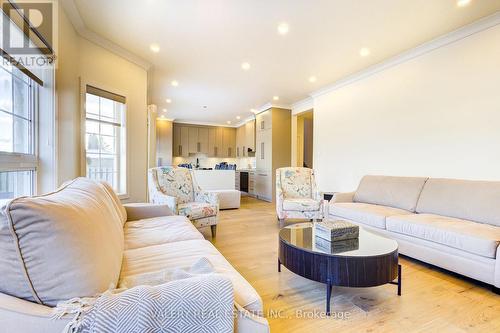 3553 Jorie Crescent, Mississauga, ON - Indoor Photo Showing Living Room