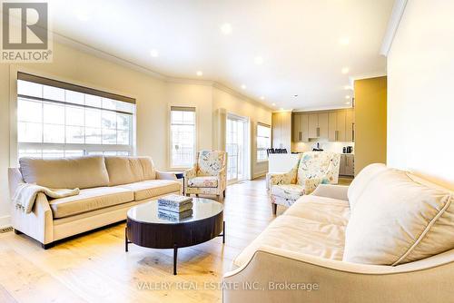 3553 Jorie Crescent, Mississauga, ON - Indoor Photo Showing Living Room