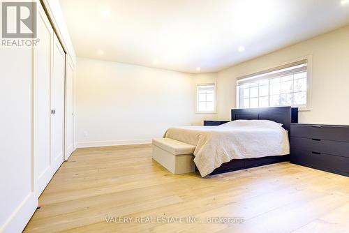 3553 Jorie Crescent, Mississauga, ON - Indoor Photo Showing Bedroom