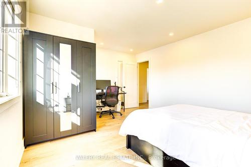 3553 Jorie Crescent, Mississauga, ON - Indoor Photo Showing Bedroom