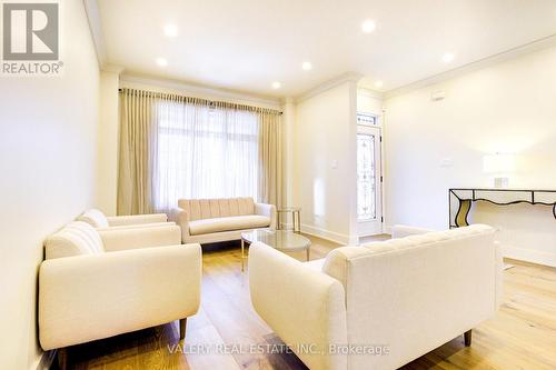 3553 Jorie Crescent, Mississauga, ON - Indoor Photo Showing Living Room