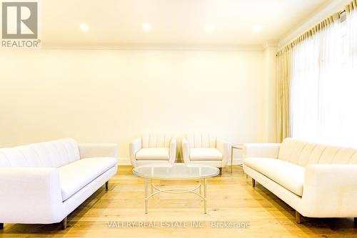 3553 Jorie Crescent, Mississauga, ON - Indoor Photo Showing Living Room