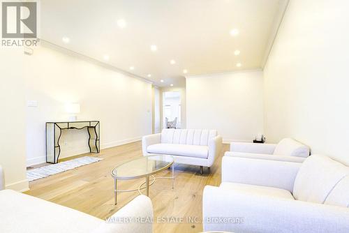 3553 Jorie Crescent, Mississauga, ON - Indoor Photo Showing Living Room