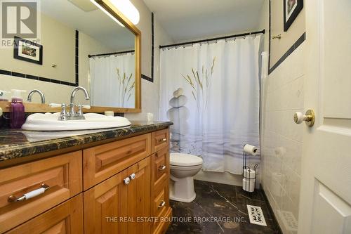 1966 Concession 2 W, Hamilton, ON - Indoor Photo Showing Bathroom