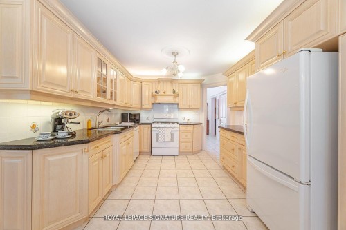 4097 Hickory Drive, Mississauga, ON - Indoor Photo Showing Kitchen
