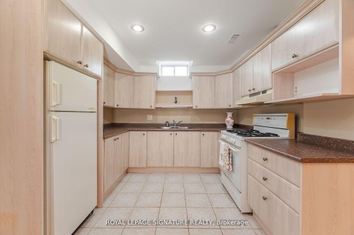 4097 Hickory Drive, Mississauga, ON - Indoor Photo Showing Kitchen With Double Sink