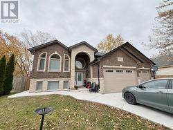 LOWER - 1872 LONGFELLOW AVENUE  Windsor, ON N9B 3J6