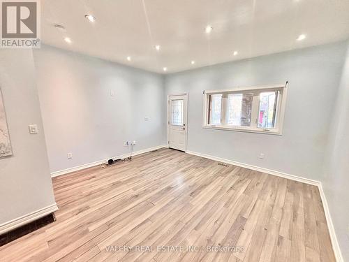 25 Niagara Street, Hamilton, ON - Indoor Photo Showing Other Room