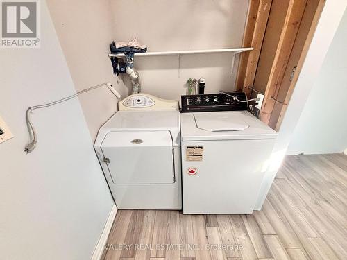 25 Niagara Street, Hamilton, ON - Indoor Photo Showing Laundry Room