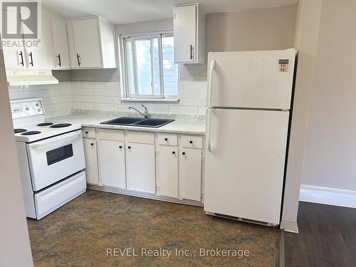 8 Pelham Road, St. Catharines (Western Hill), ON - Indoor Photo Showing Kitchen With Double Sink