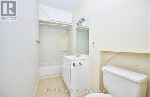 8 Pelham Road, St. Catharines (Western Hill), ON - Indoor Photo Showing Bathroom
