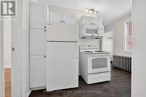 211 Lincoln Street, Welland (Lincoln/Crowland), ON - Indoor Photo Showing Kitchen