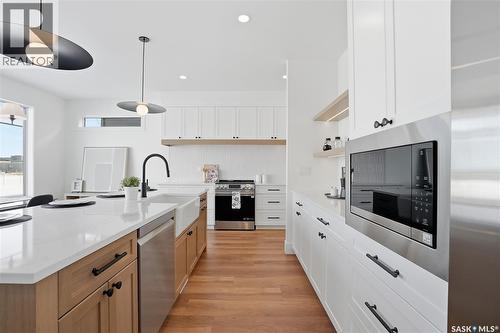 436 Augusta Boulevard, Warman, SK - Indoor Photo Showing Kitchen With Upgraded Kitchen