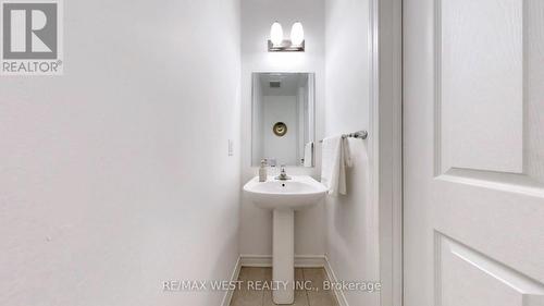 902 Sumac Crescent, Milton, ON - Indoor Photo Showing Bathroom