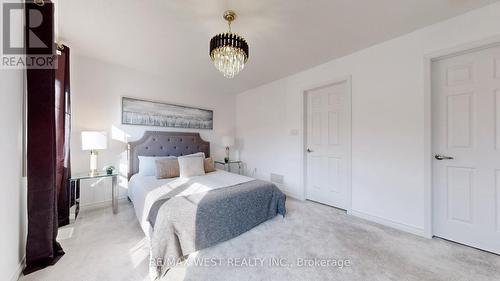 902 Sumac Crescent, Milton, ON - Indoor Photo Showing Bedroom