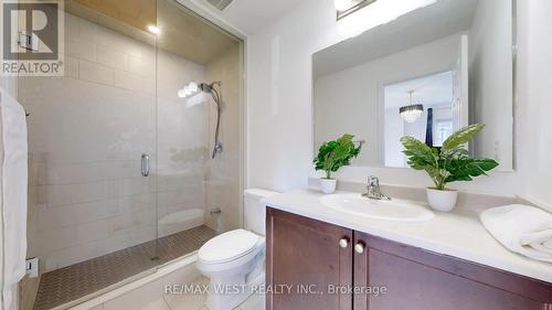 902 Sumac Crescent, Milton, ON - Indoor Photo Showing Bathroom