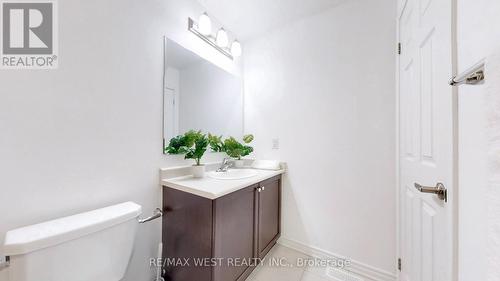 902 Sumac Crescent, Milton, ON - Indoor Photo Showing Bathroom