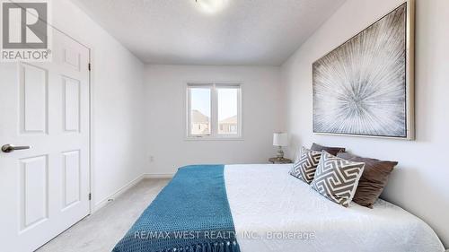 902 Sumac Crescent, Milton, ON - Indoor Photo Showing Bedroom