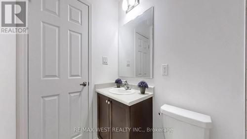 902 Sumac Crescent, Milton, ON - Indoor Photo Showing Bathroom