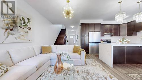 902 Sumac Crescent, Milton, ON - Indoor Photo Showing Kitchen