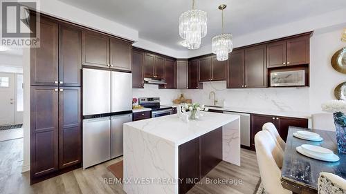 902 Sumac Crescent, Milton, ON - Indoor Photo Showing Kitchen