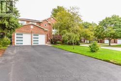 4 ROBALDON ROAD  Toronto, ON M9A 5A7
