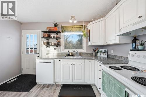 42 Macdowall Crescent, Prince Albert, SK - Indoor Photo Showing Kitchen