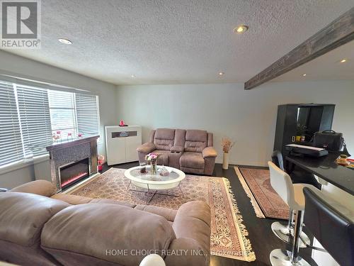 637 Pineridge Road, Waterloo, ON - Indoor Photo Showing Living Room