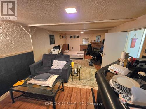637 Pineridge Road, Waterloo, ON - Indoor Photo Showing Living Room