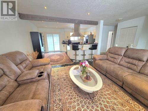 637 Pineridge Road, Waterloo, ON - Indoor Photo Showing Living Room