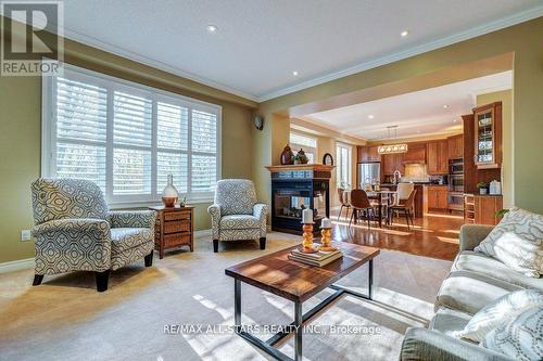 64 Button Crescent, Uxbridge, ON - Indoor Photo Showing Living Room
