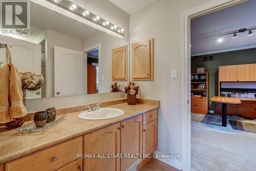 64 Button Crescent, Uxbridge, ON - Indoor Photo Showing Bathroom