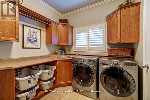 64 Button Crescent, Uxbridge, ON - Indoor Photo Showing Laundry Room