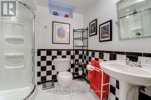 64 Button Crescent, Uxbridge, ON - Indoor Photo Showing Bathroom
