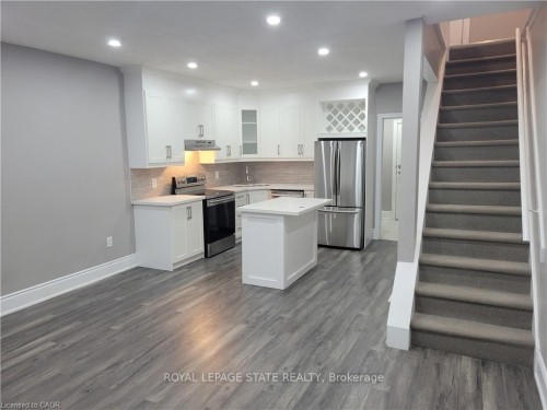 27 Belmont Avenue, Hamilton, ON - Indoor Photo Showing Kitchen