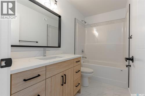 421 Traeger Close, Saskatoon, SK - Indoor Photo Showing Bathroom