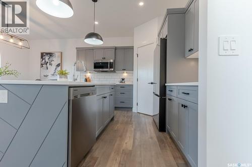 421 Traeger Close, Saskatoon, SK - Indoor Photo Showing Kitchen With Upgraded Kitchen