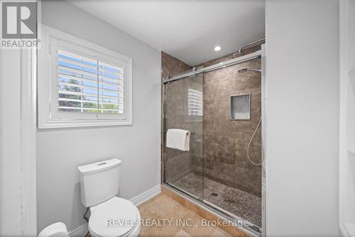 3723 Trelawny Circle, Mississauga, ON - Indoor Photo Showing Bathroom