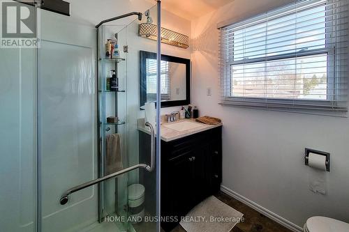 50 Everest Street, Hamilton, ON - Indoor Photo Showing Bathroom