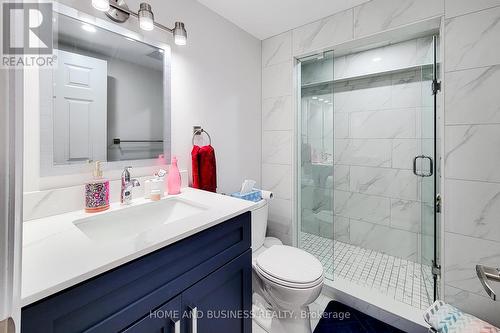 50 Everest Street, Hamilton, ON - Indoor Photo Showing Bathroom