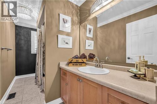 38 Sunbeam Drive, Hamilton, ON - Indoor Photo Showing Bathroom
