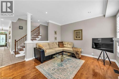 38 Sunbeam Drive, Hamilton, ON - Indoor Photo Showing Living Room