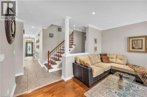 38 Sunbeam Drive, Hamilton, ON - Indoor Photo Showing Living Room