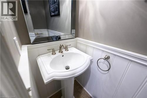 38 Sunbeam Drive, Hamilton, ON - Indoor Photo Showing Bathroom